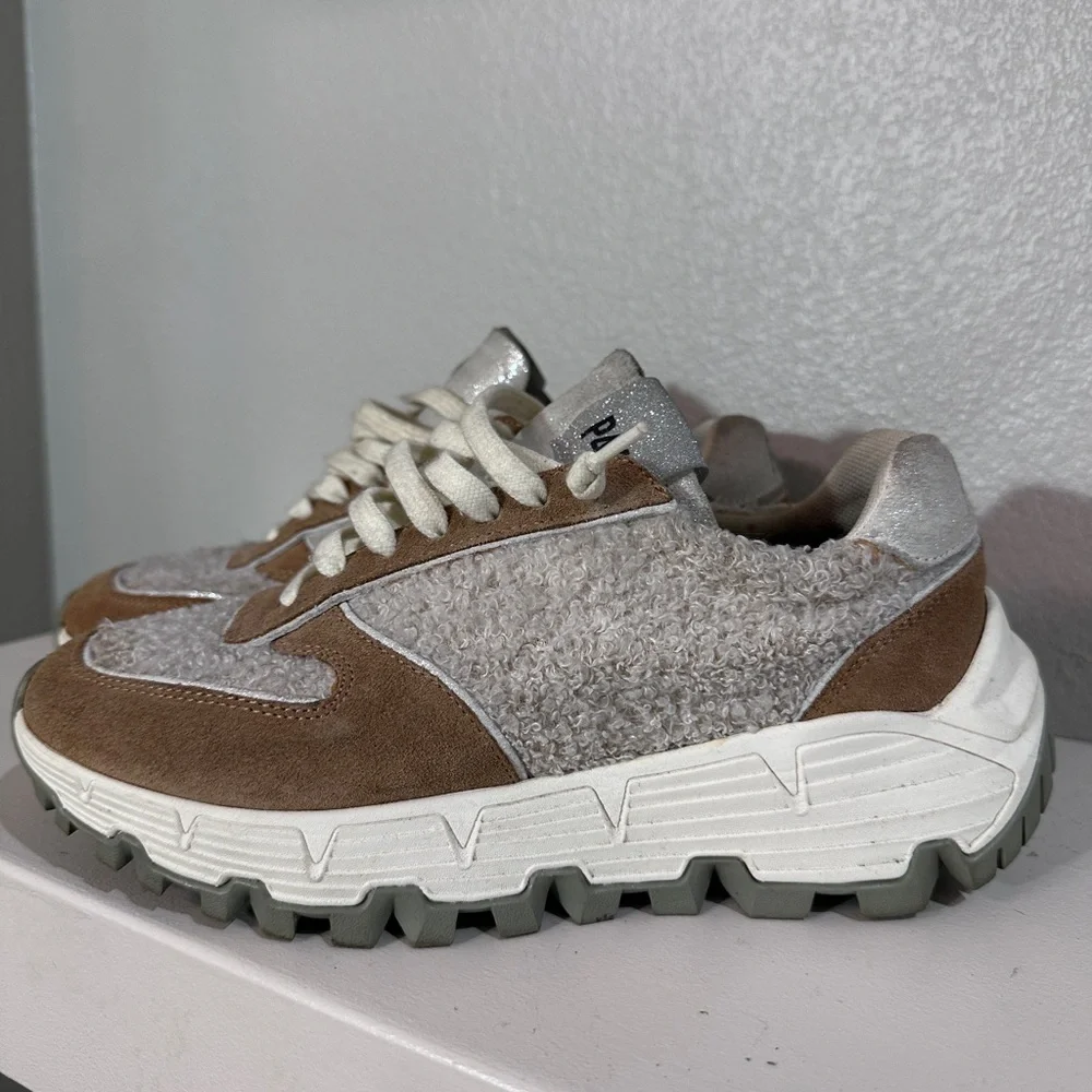 P448 tan cream sneakers size 37 - Picture 2 of 10